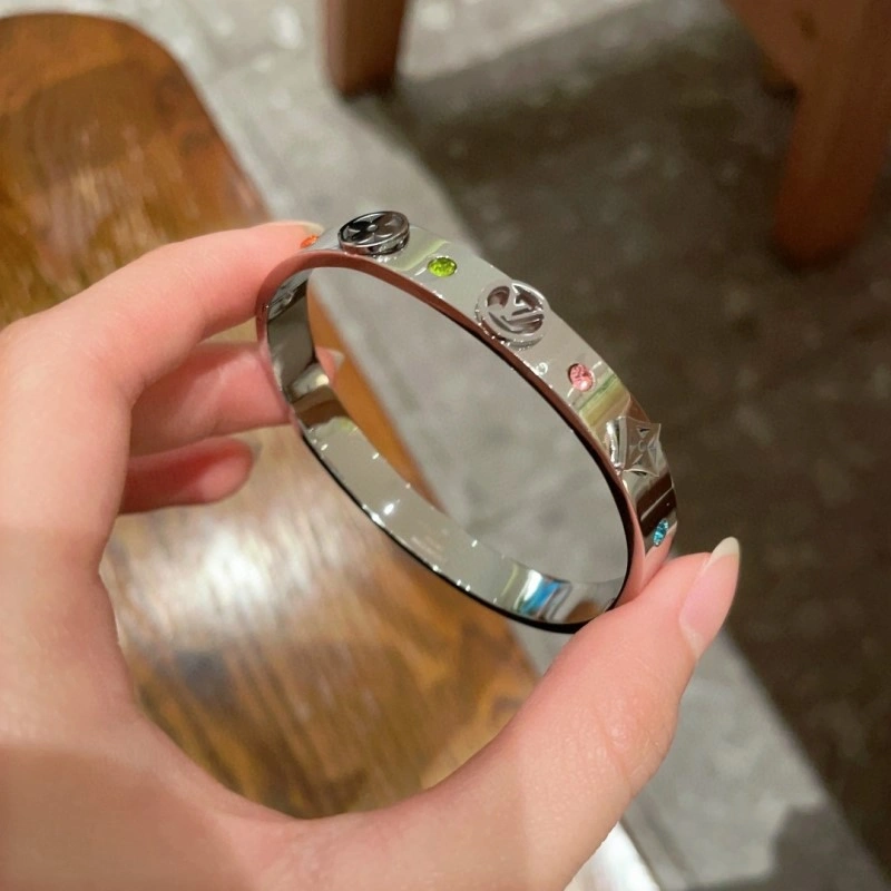 Modern Louis Vuitton Bracelets 248329