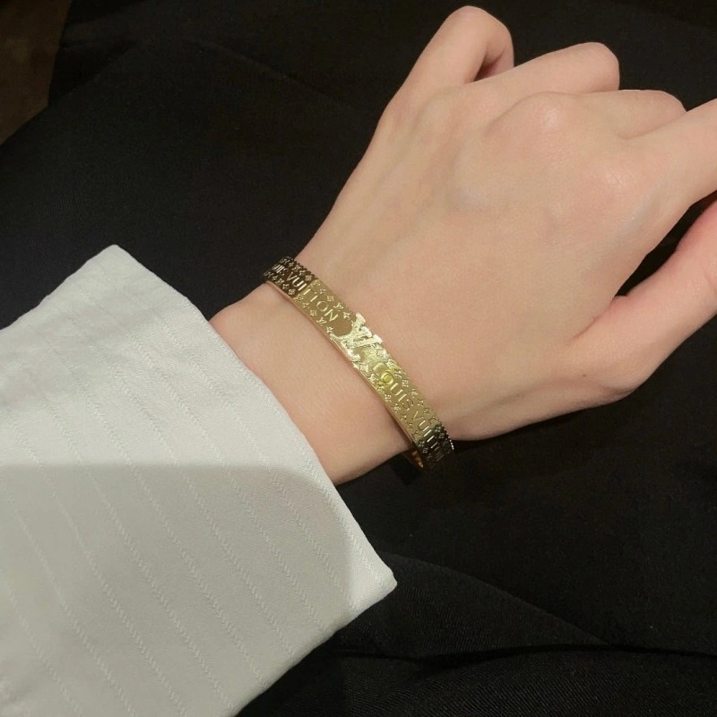 Flexible Louis Vuitton Bracelets 248331