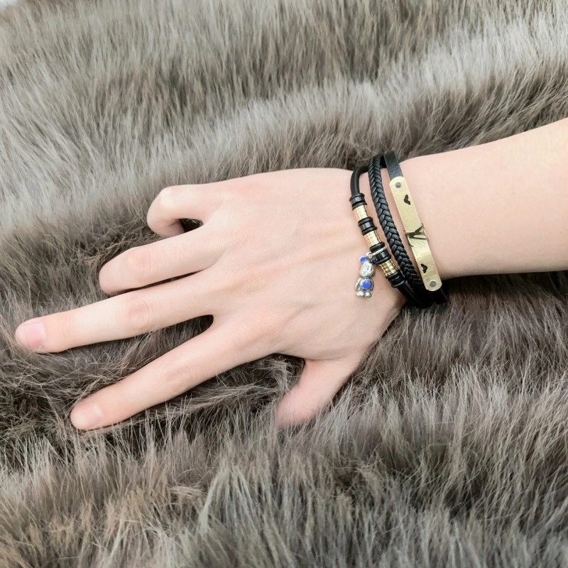 UrbanChic Louis Vuitton Bracelets 248326