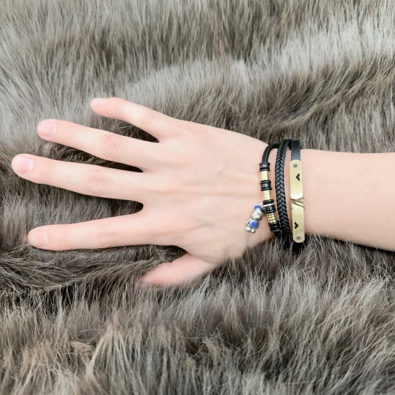 UrbanChic Louis Vuitton Bracelets 248326