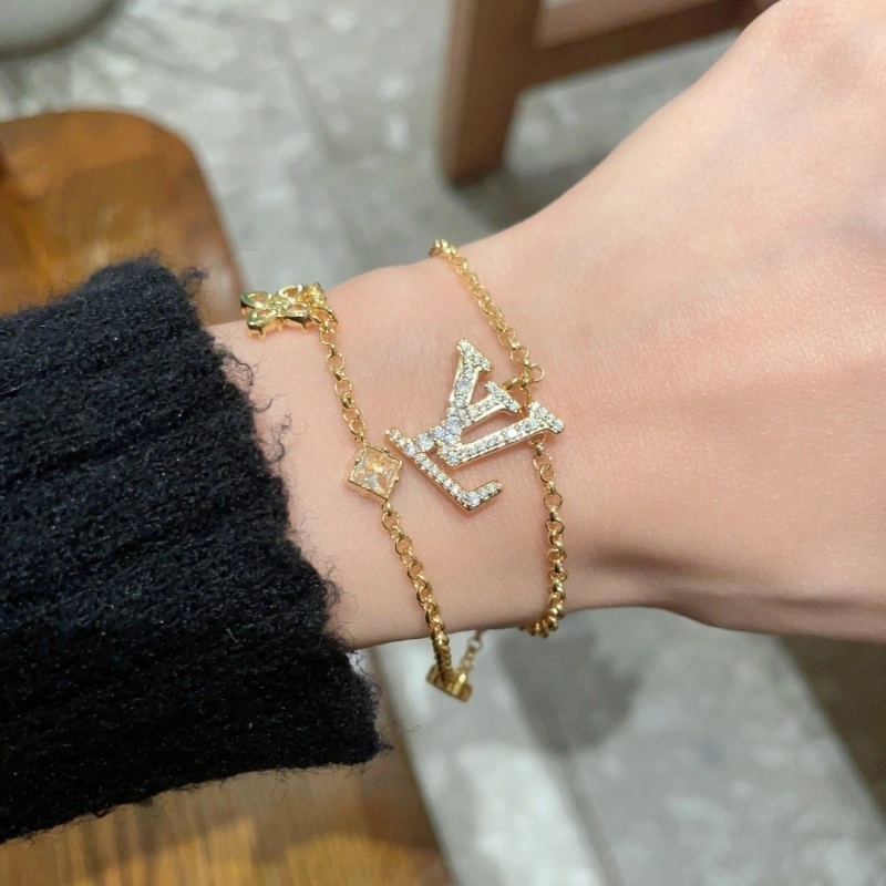 Comfortable Louis Vuitton Bracelets 248328
