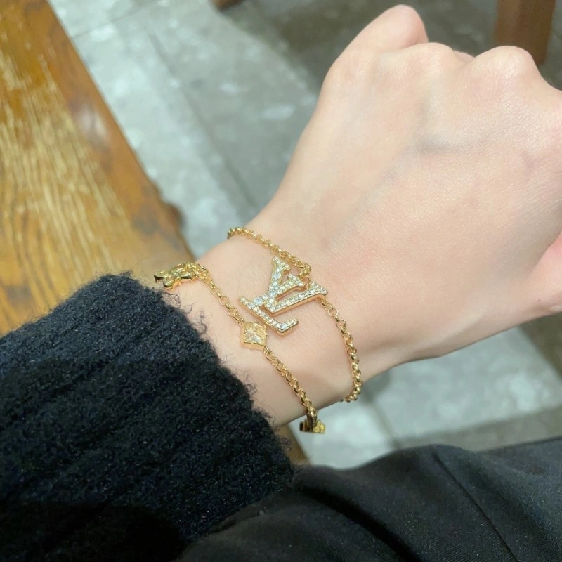 Comfortable Louis Vuitton Bracelets 248328