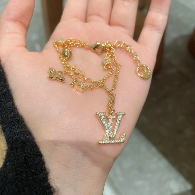 Comfortable Louis Vuitton Bracelets 248328