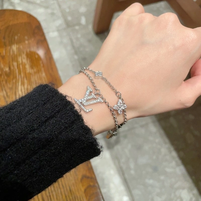 Efficient Louis Vuitton Bracelets 248325
