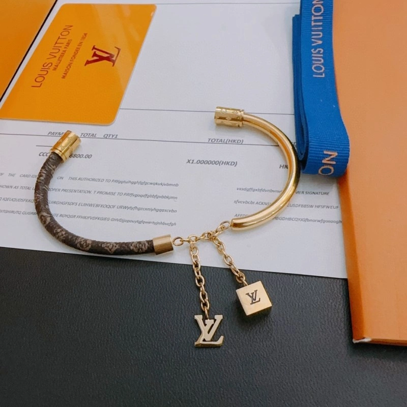 Lightweight Louis Vuitton Bracelets 248316
