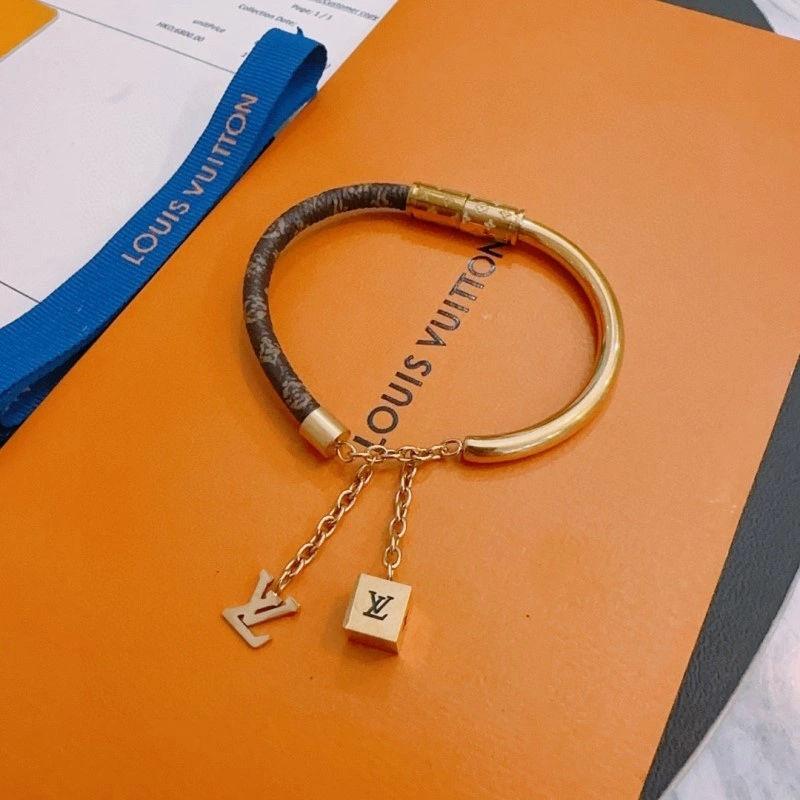 Lightweight Louis Vuitton Bracelets 248316