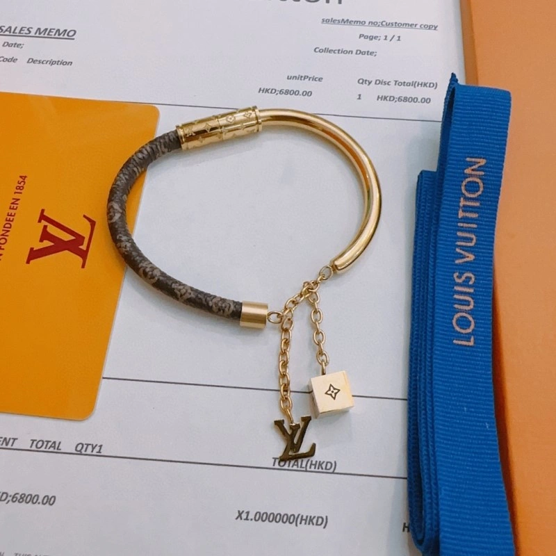 Lightweight Louis Vuitton Bracelets 248316