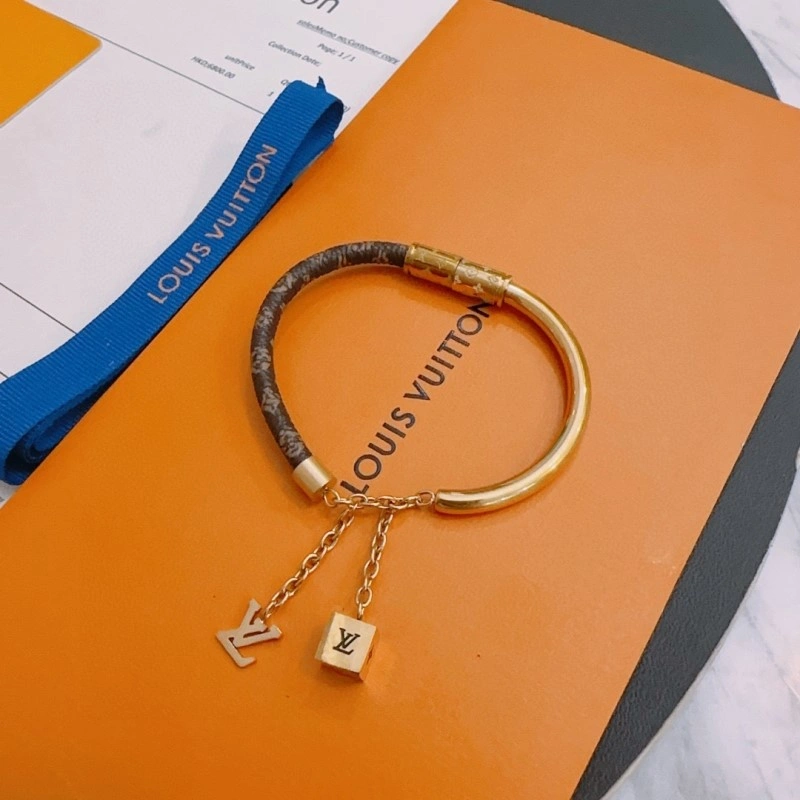Lightweight Louis Vuitton Bracelets 248316