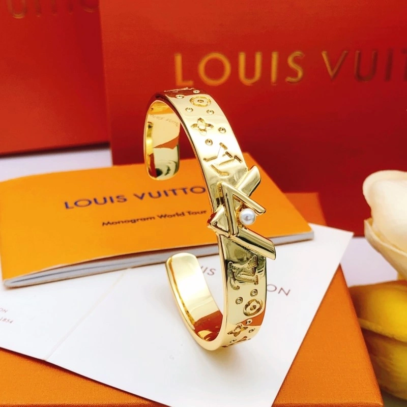Attractive Louis Vuitton Bracelets 248303