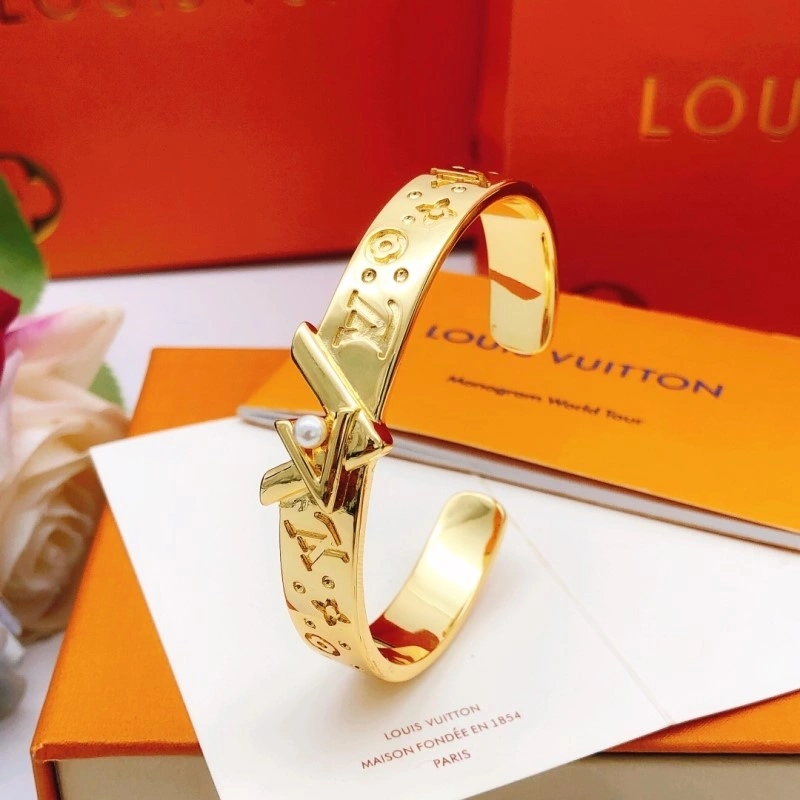 Attractive Louis Vuitton Bracelets 248303