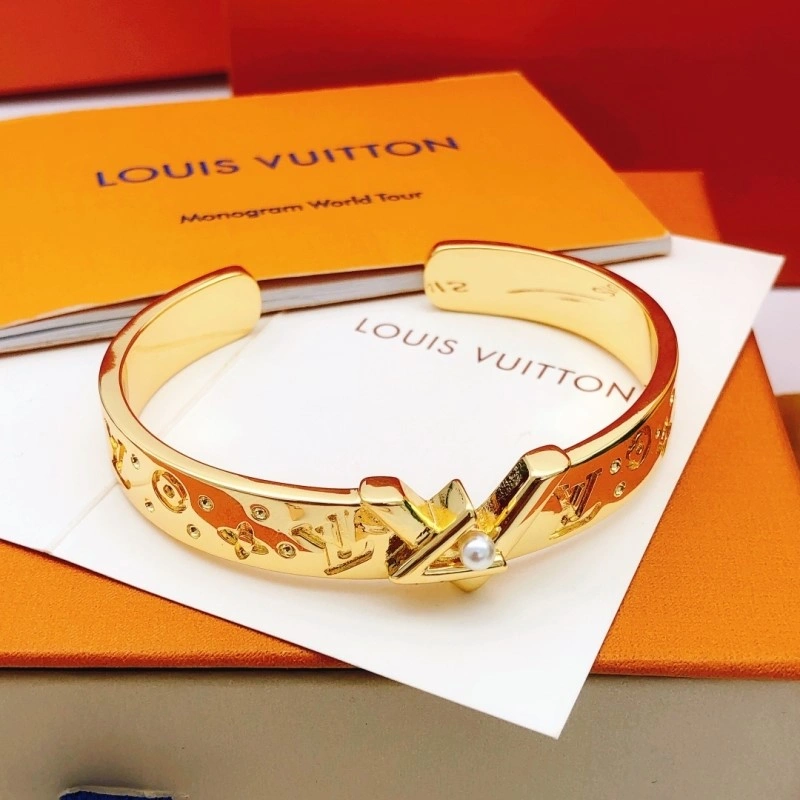 Attractive Louis Vuitton Bracelets 248303