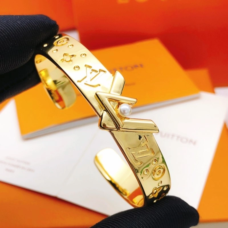 Attractive Louis Vuitton Bracelets 248303