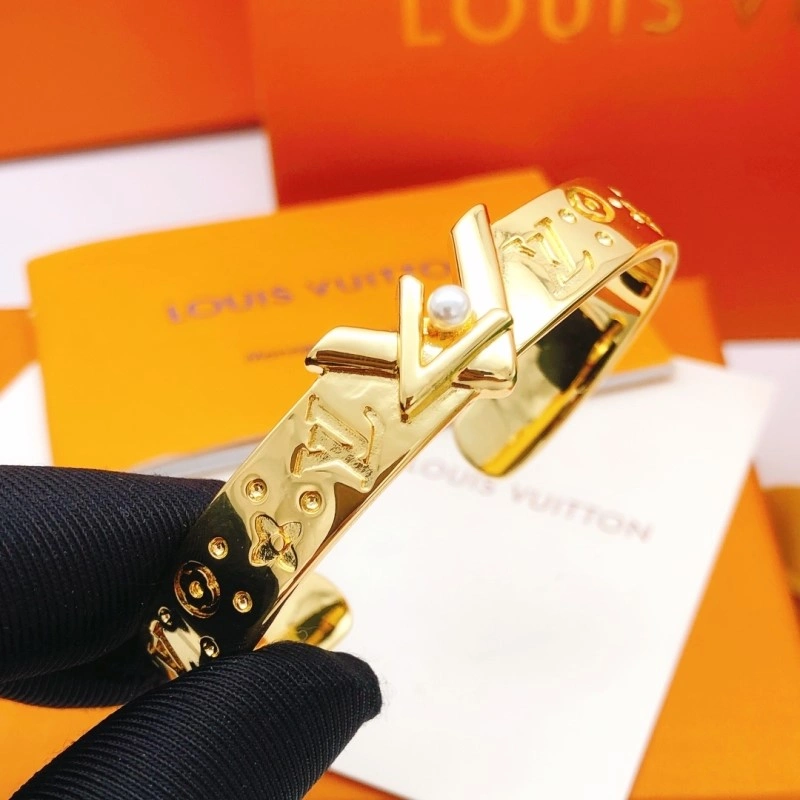 Attractive Louis Vuitton Bracelets 248303