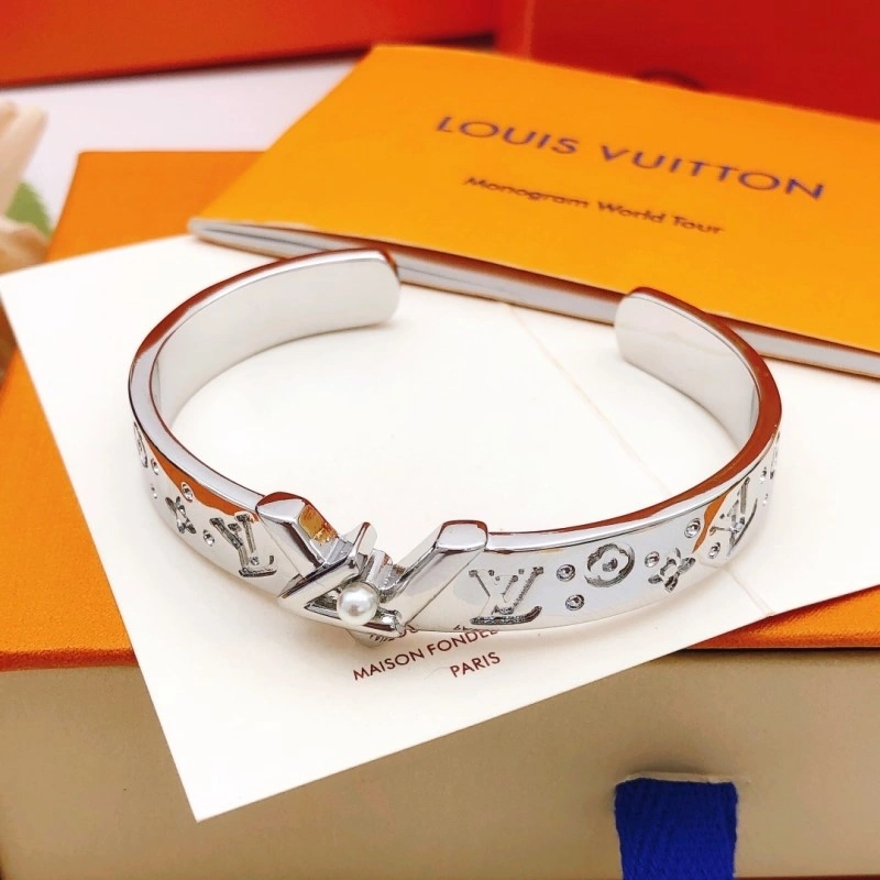 Louis Vuitton Bracelets Breathable 248302