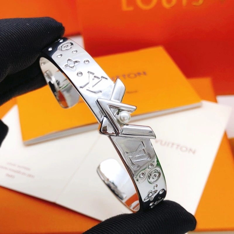 Louis Vuitton Bracelets Breathable 248302