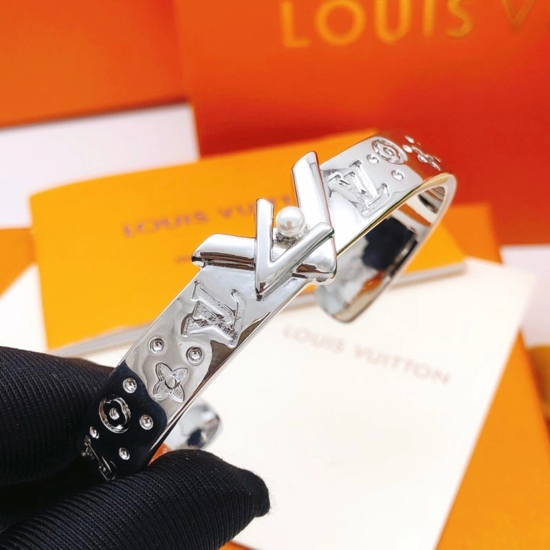Louis Vuitton Bracelets Breathable 248302