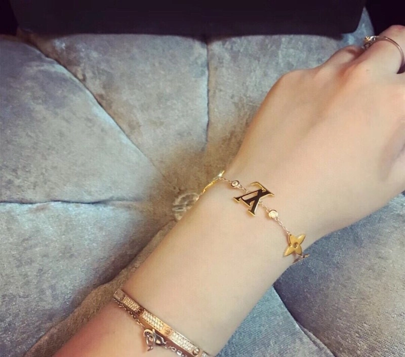 SmartChoice Louis Vuitton Bracelets 248295