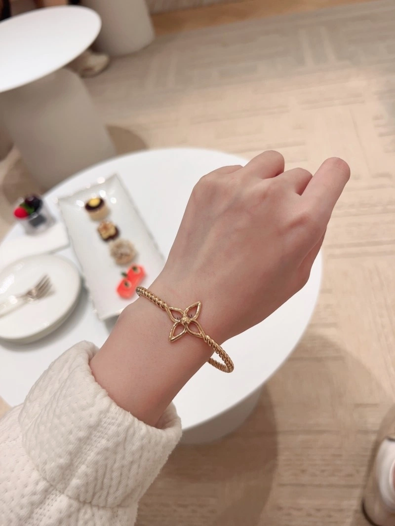 Contemporary Louis Vuitton Bracelets 248278
