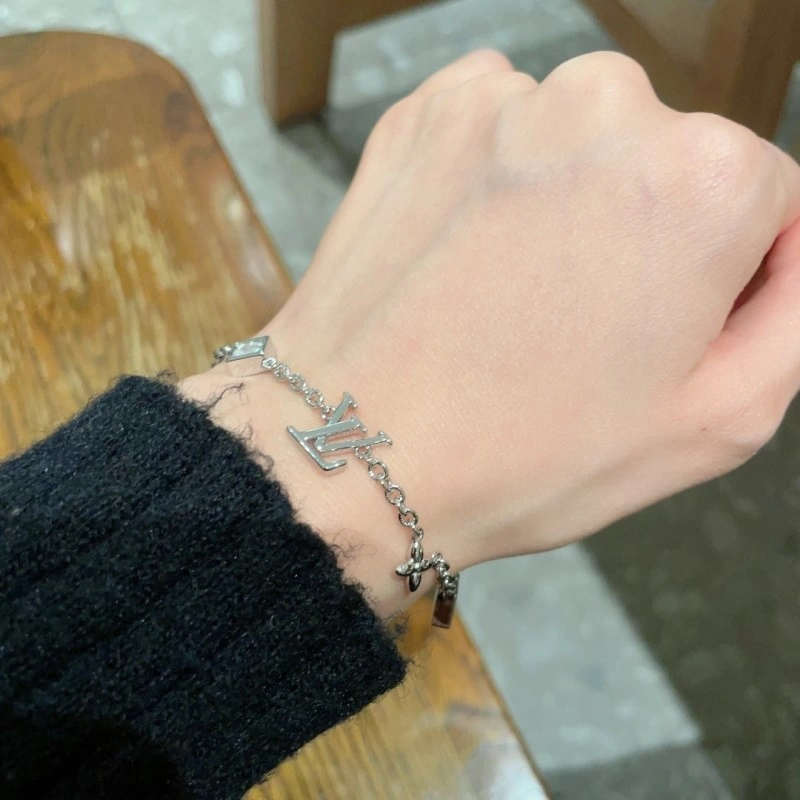 Louis Vuitton Bracelets WellDesigned 248291
