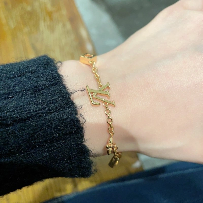 Louis Vuitton Bracelets Trendsetting 248283