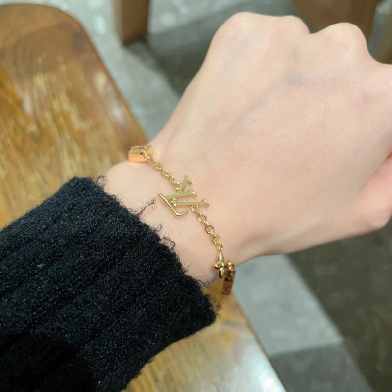 Louis Vuitton Bracelets Trendsetting 248283