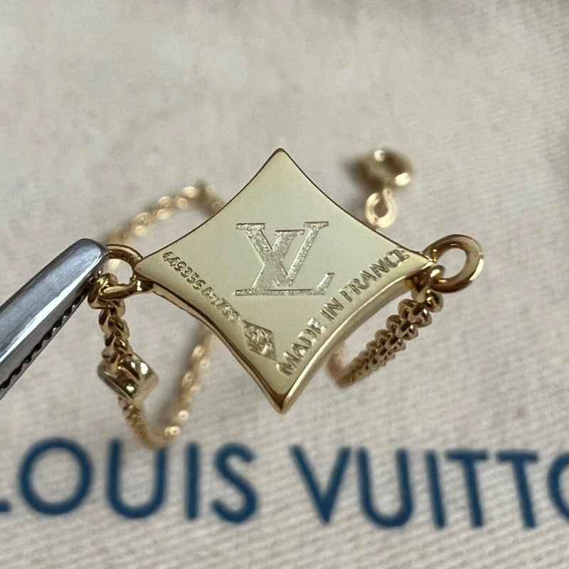 Lightweight Louis Vuitton Bracelets 248275