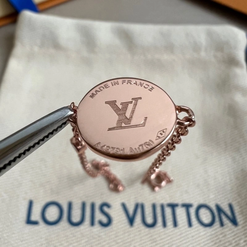 Supportive Louis Vuitton Bracelets 248290