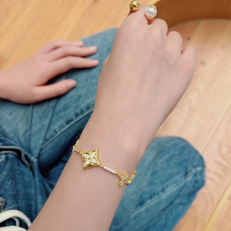 Sleek Louis Vuitton Bracelets 248261