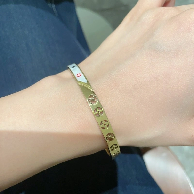 Louis Vuitton Bracelets Breathable 248255