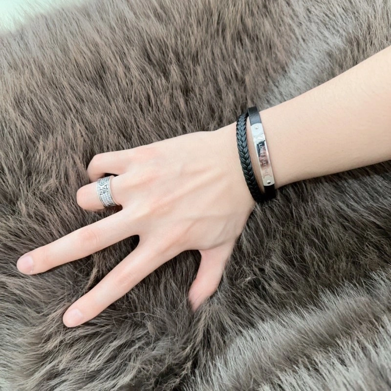 Louis Vuitton Bracelets Durable 248252