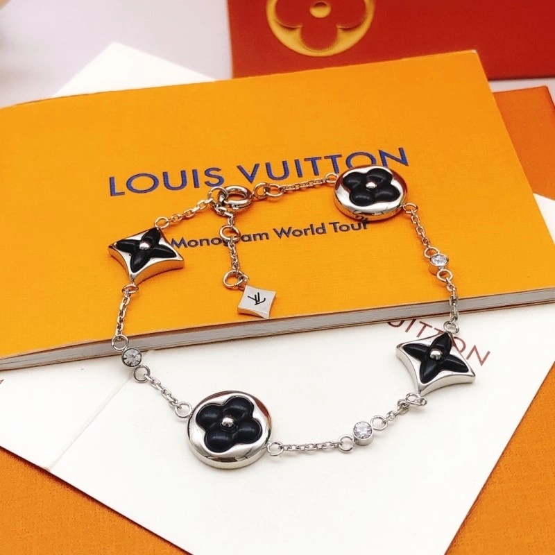 Louis Vuitton Bracelets Attractive 248237