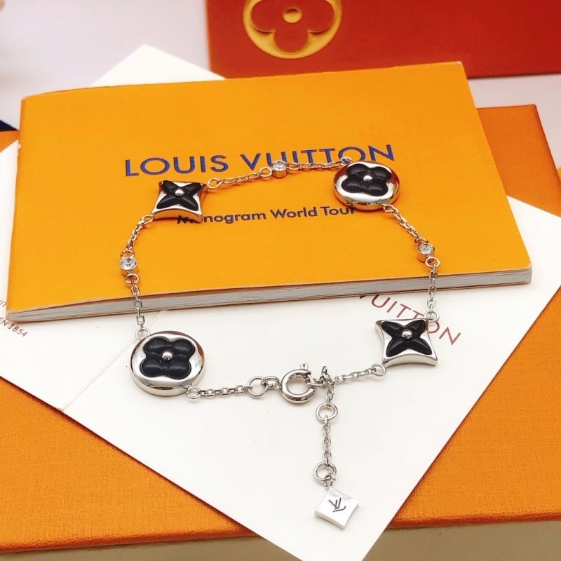 Louis Vuitton Bracelets Attractive 248237