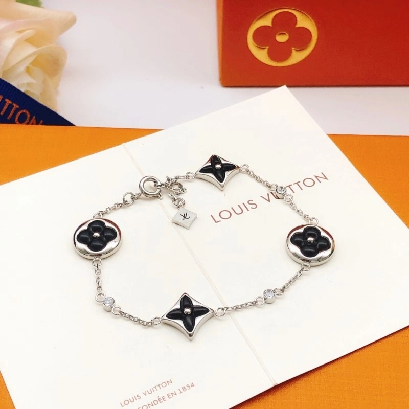 Louis Vuitton Bracelets Attractive 248237