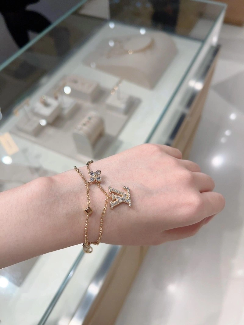 Attractive Louis Vuitton Bracelets 248226