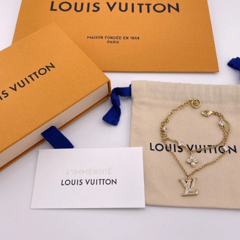 Attractive Louis Vuitton Bracelets 248226
