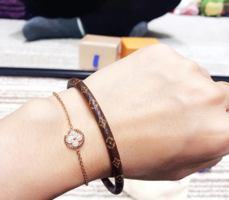Louis Vuitton Bracelets Premium 248241