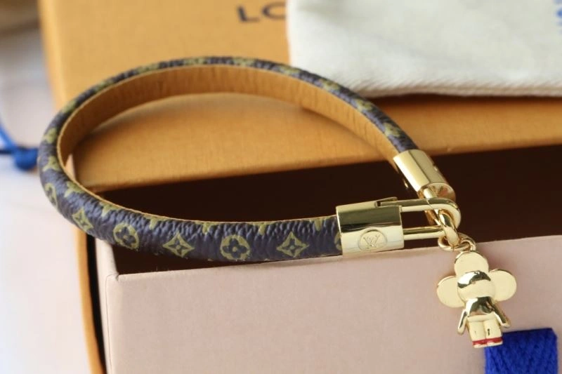WellDesigned Louis Vuitton Bracelets 256902