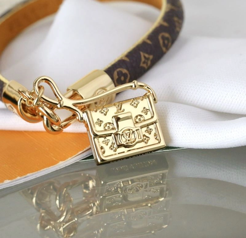 Classic Louis Vuitton Bracelets 256900