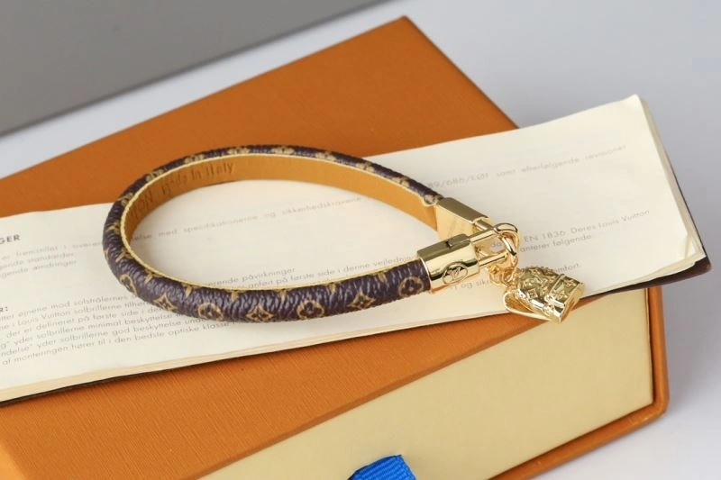 Comfortable Louis Vuitton Bracelets 256897