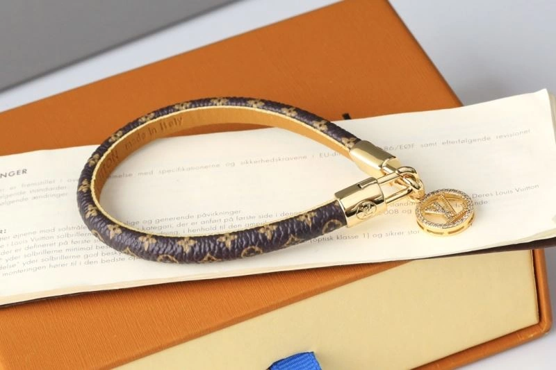 Comfortable Louis Vuitton Bracelets 256897