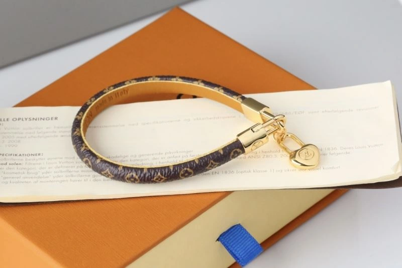 Comfortable Louis Vuitton Bracelets 256897