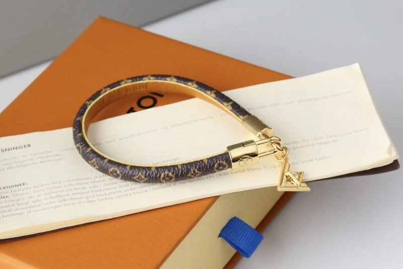 Comfortable Louis Vuitton Bracelets 256897