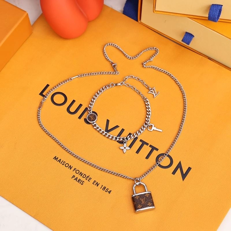 Unique Louis Vuitton Bracelets 256896