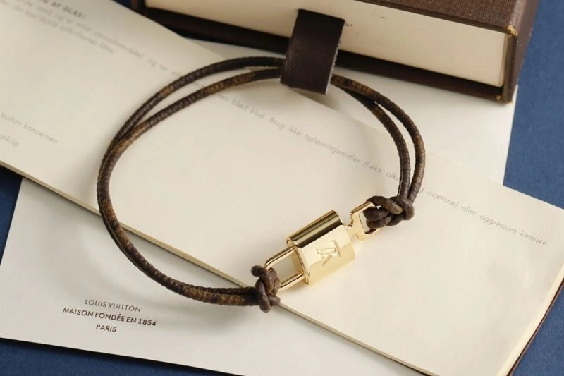 Louis Vuitton Bracelets Resilient 256867