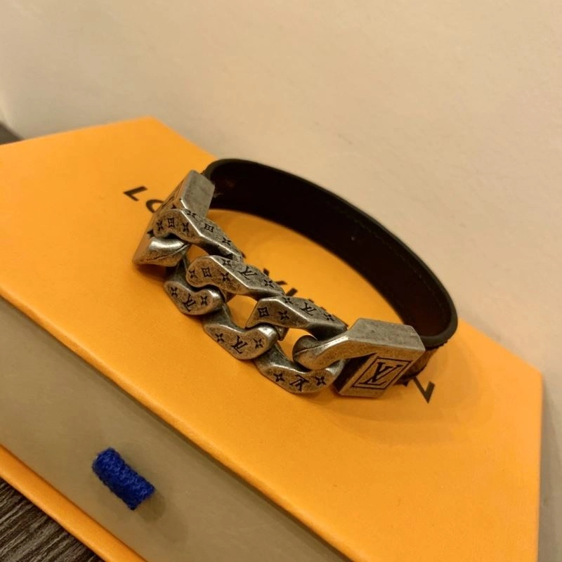 Comfortable Louis Vuitton Bracelets 256894