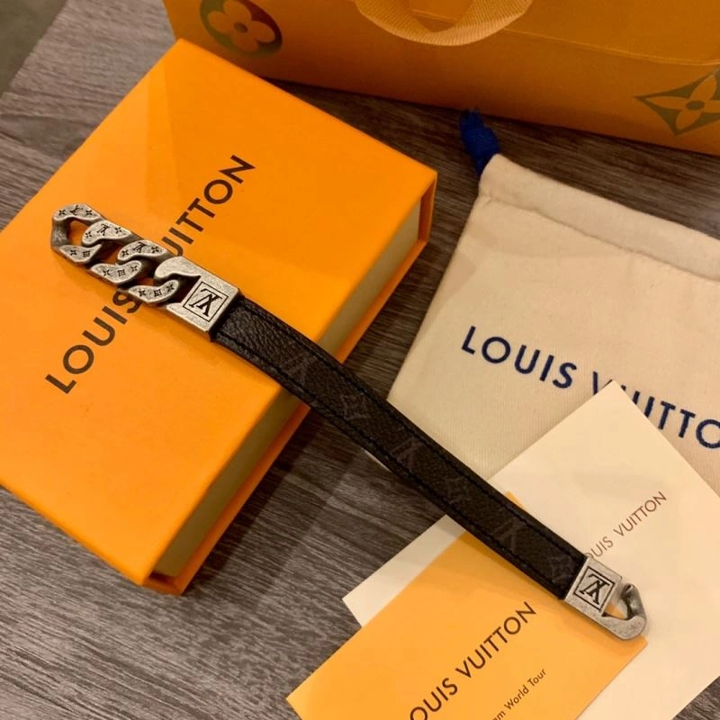 Comfortable Louis Vuitton Bracelets 256894