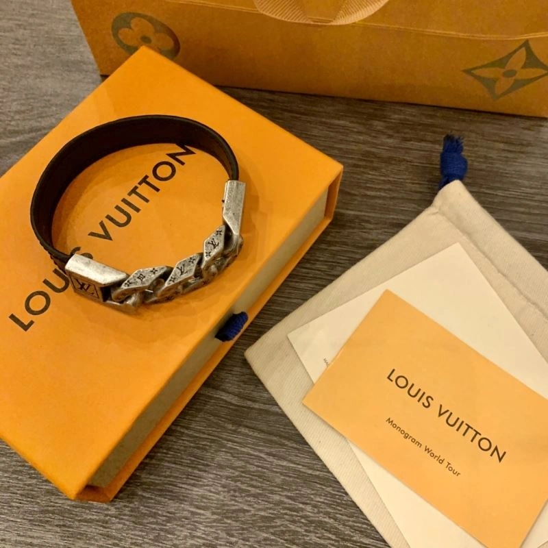 Comfortable Louis Vuitton Bracelets 256894