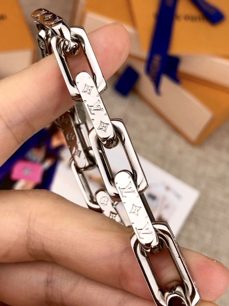 Chic Louis Vuitton Bracelets 256597