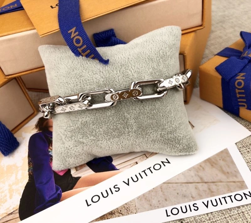 Chic Louis Vuitton Bracelets 256597