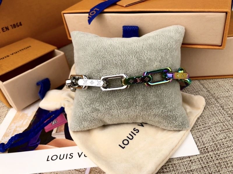 Louis Vuitton Bracelets Sporty 256872